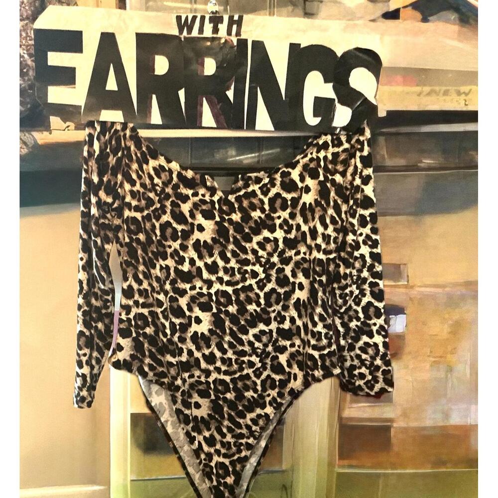 XL Mischief Top & Leopard Earrings o3136